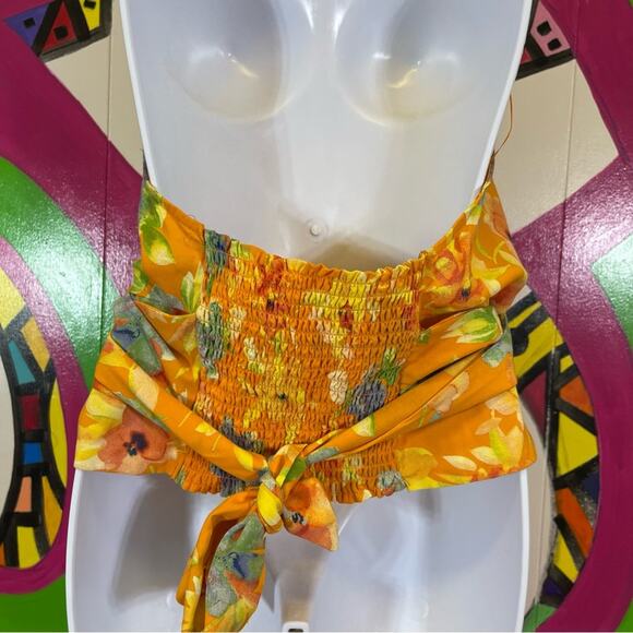 Cynthia Rowley, Floral Halter Top. Size Medium. Elastic Back and Wrap Around - Picture 2 of 7